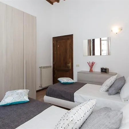 In Rome Rosselli Palace Deluxe 3 *